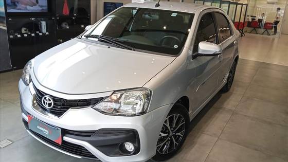 TOYOTA ETIOS 1.5 PLATINUM SEDAN 16V FLEX 4P AUTOMÁTICO